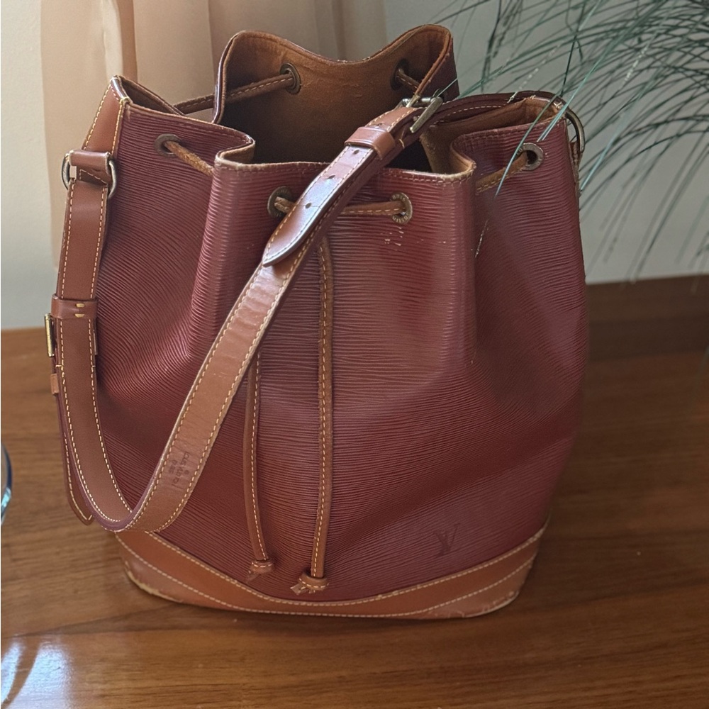 Vintage Louis Vuitton Epi Noe GM. Will include large LV dust bag!
